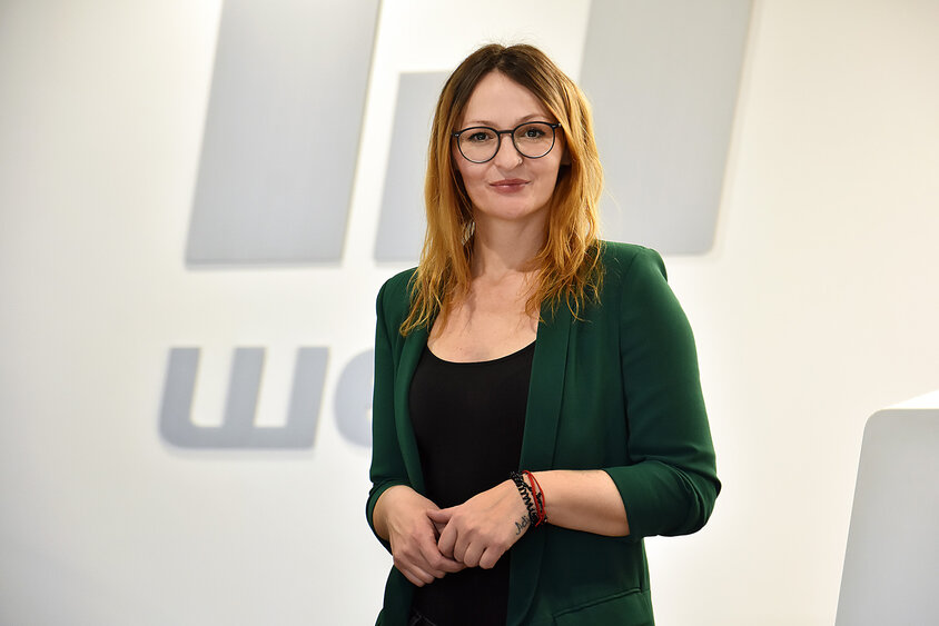 Porträt Jasmina Tricic, Marketingleitung und Geschäftsführerassistentin bei weba Werkzeugbau